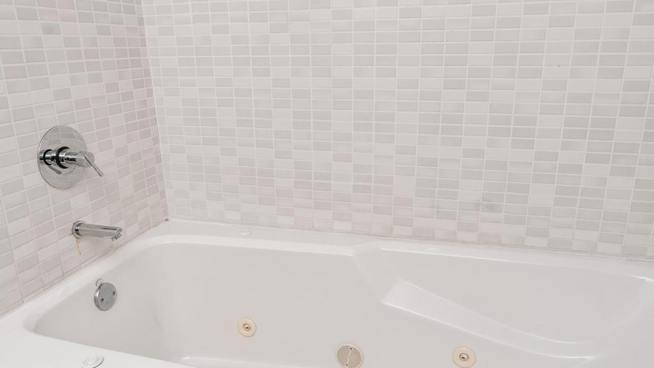 Modern Private Studio - King Bed, Jacuzzi, Balcony And Pool Miami Exterior foto