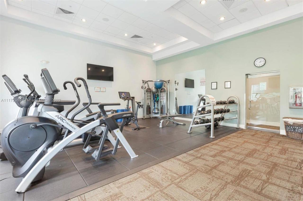 Modern Private Studio - King Bed, Jacuzzi, Balcony And Pool Miami Exterior foto